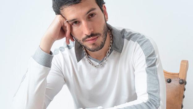 Sebastián Yatra durante la campaña de Hispanidad 2026